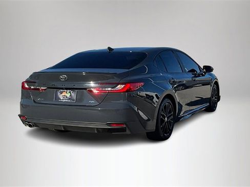 Used 2025 Toyota Camry SE image 5