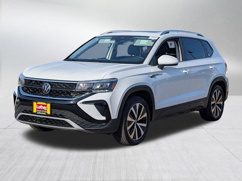 Certified 2023 Volkswagen Taos SE w/ Panoramic Sunroof Package image 3