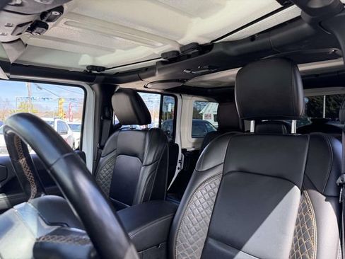 Used 2022 Jeep Wrangler Unlimited Sahara AWD/4WD image 23