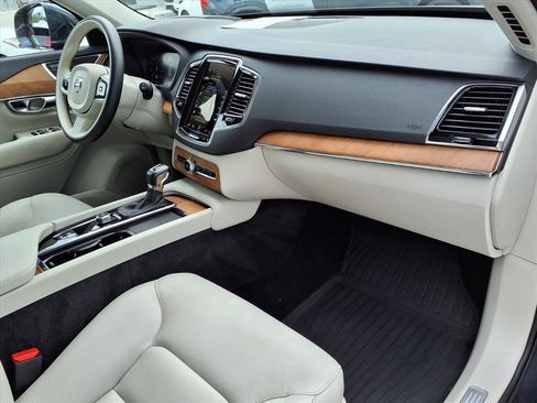 Used 2022 Volvo XC90 T6 Momentum w/ Advanced Package image 10