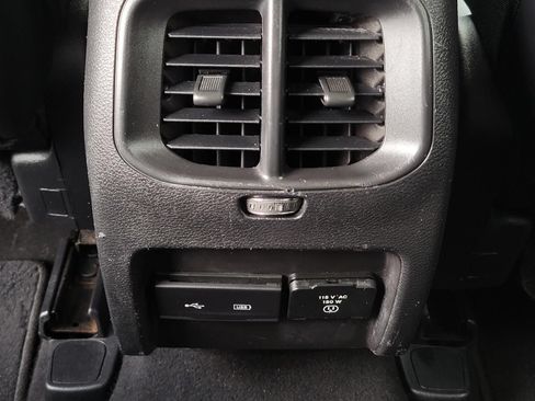 Used 2019 Jeep Cherokee Limited FWD image 16