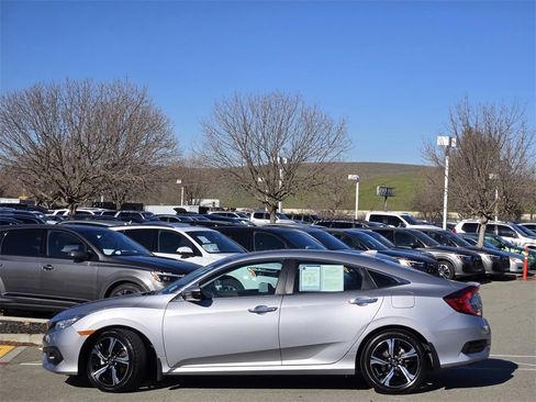 Used 2017 Honda Civic Touring image 3