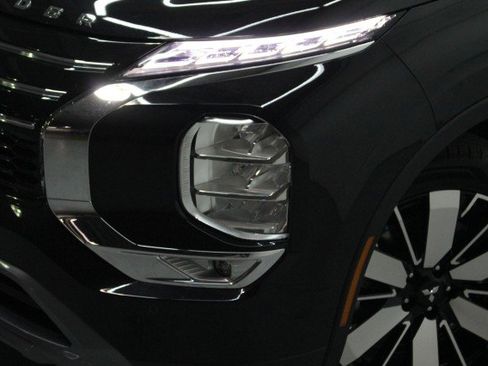 New 2026 Mitsubishi Outlander SE FWD image 2