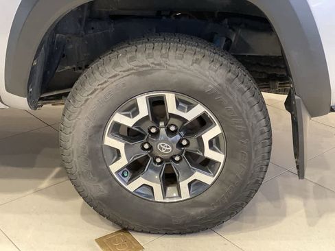 Certified 2019 Toyota Tacoma TRD Off-Road image 13