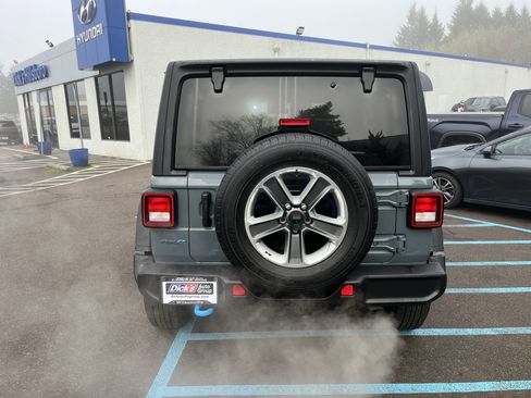 Used 2024 Jeep Wrangler Willys image 4