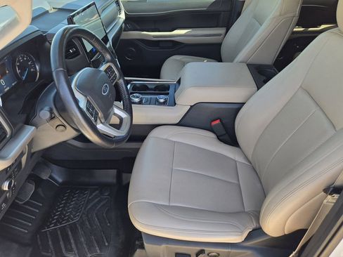Used 2022 Ford Expedition XLT image 10