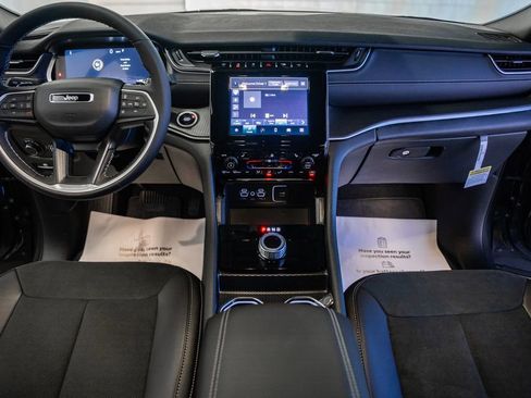 New 2025 Jeep Grand Cherokee Altitude image 19