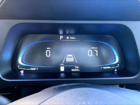 Used 2025 Hyundai Elantra Sport FWD image 2