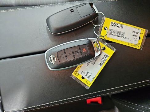 Certified 2023 Nissan Rogue SV image 29