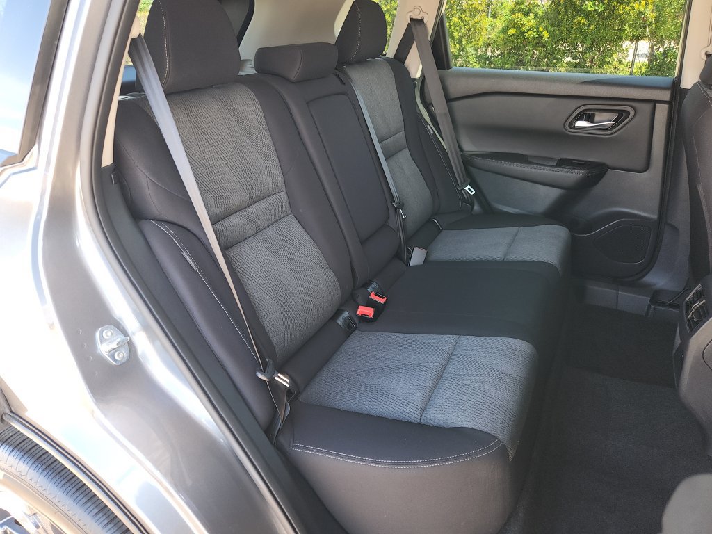 Used 2026 Nissan Rogue SV FWD image 15