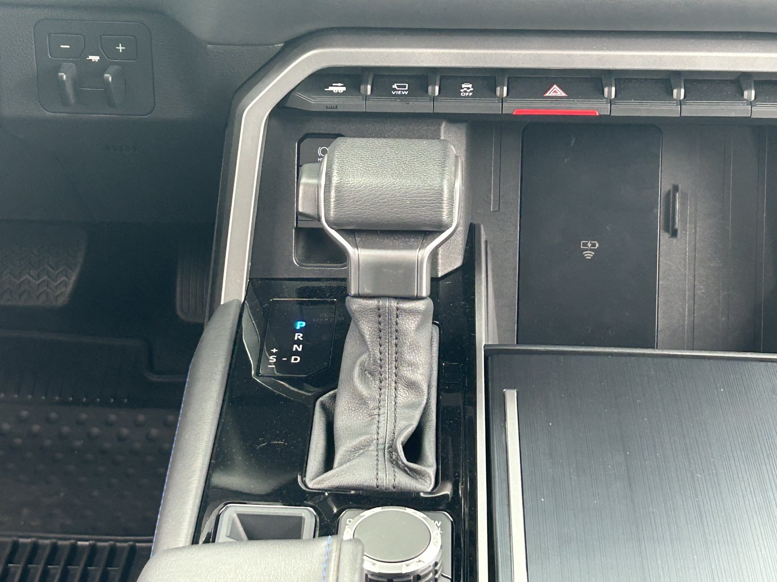 Used 2025 Toyota Sequoia Platinum AWD/4WD image 22