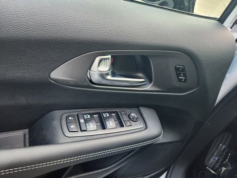 New 2026 Chrysler Pacifica Select w/ S Appearance Package image 12