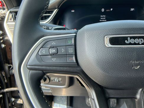 Used 2024 Jeep Grand Cherokee L Laredo image 30