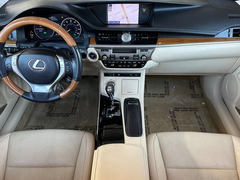 Used 2013 Lexus ES 300h w/ Luxury Pkg image 16