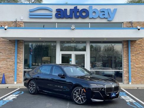 Used 2024 BMW 750e xDrive AWD/4WD image 7