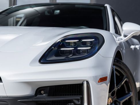 Used 2024 Porsche Panamera 4 image 13
