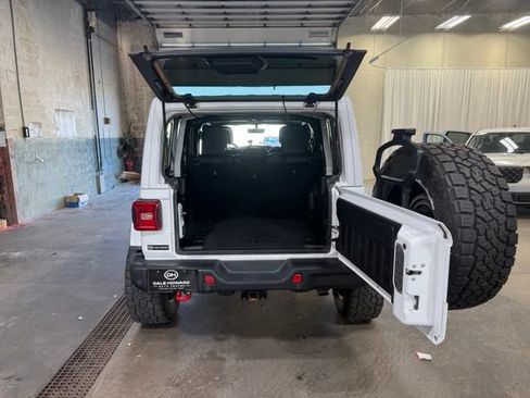 Used 2018 Jeep Wrangler Unlimited Rubicon w/ Dual Top Group AWD/4WD image 23