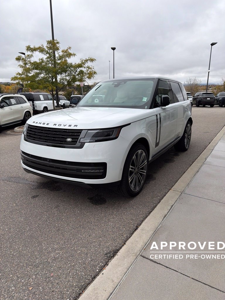 Used 2025 Land Rover Range Rover SE AWD/4WD image 3