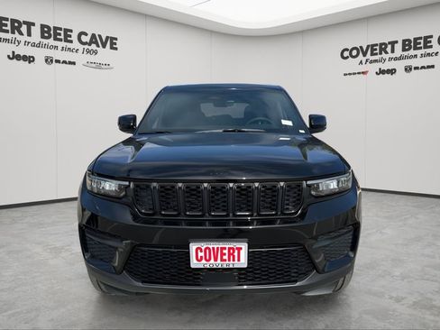 New 2025 Jeep Grand Cherokee Altitude image 2