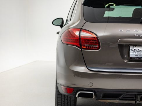 Used 2014 Porsche Cayenne S image 10