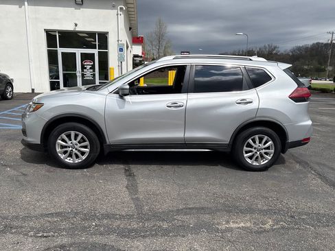 Used 2018 Nissan Rogue SV w/ Premium Package AWD/4WD image 2