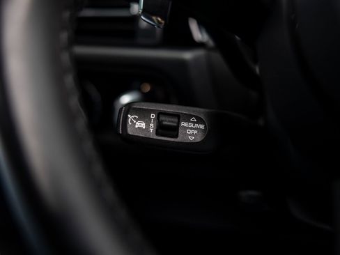Certified 2023 Porsche Macan AWD/4WD image 33