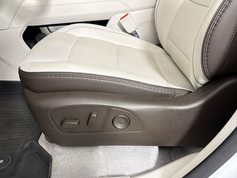 Used 2024 GMC Acadia Denali w/ Super Cruise Package FWD image 12
