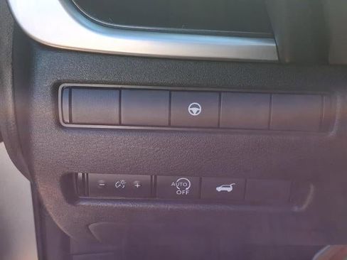 Used 2024 Nissan Rogue SV image 16