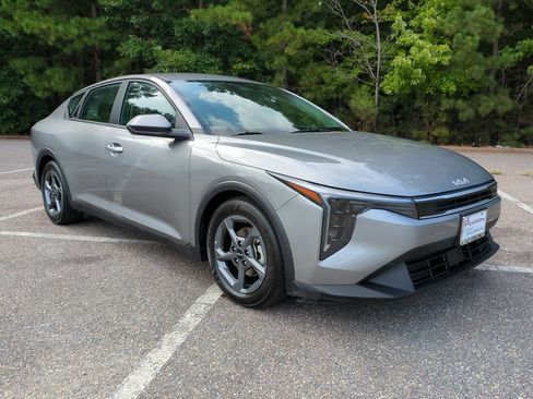Used 2025 Kia K4 FWD image 2