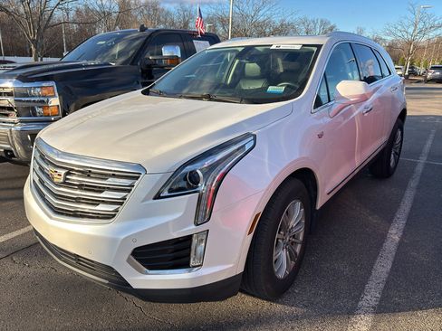 Used 2018 Cadillac XT5 Luxury image 3