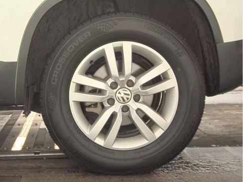 Used 2017 Volkswagen Tiguan S FWD image 19