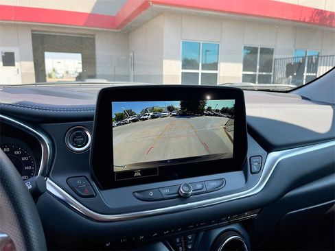 Used 2025 Chevrolet Blazer LT image 13