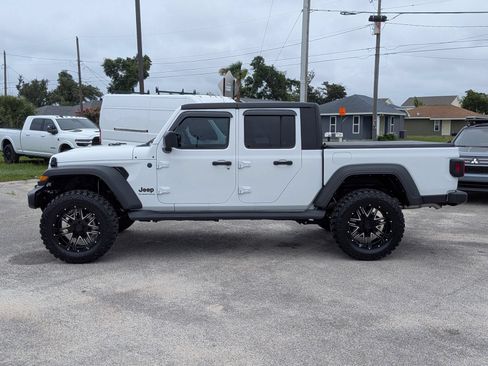 Used 2024 Jeep Gladiator Sport AWD/4WD image 9