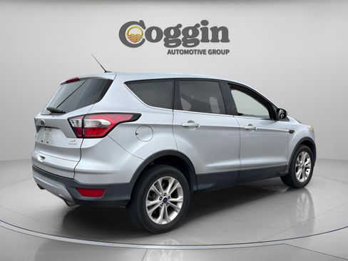 Used 2017 Ford Escape SE image 5