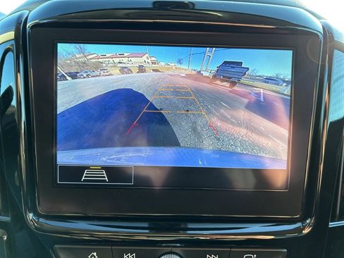 Used 2020 Chevrolet Traverse LT image 32