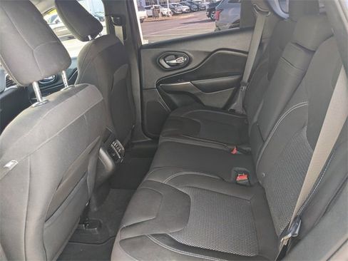 Certified 2019 Jeep Cherokee Latitude w/ Popular Appearance Group image 11