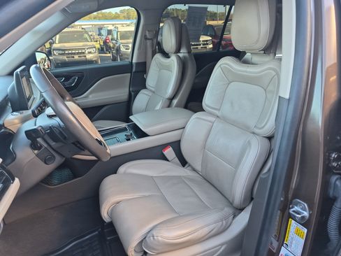 Used 2022 Lincoln Aviator Reserve w/ Equipment Group 201A image 12