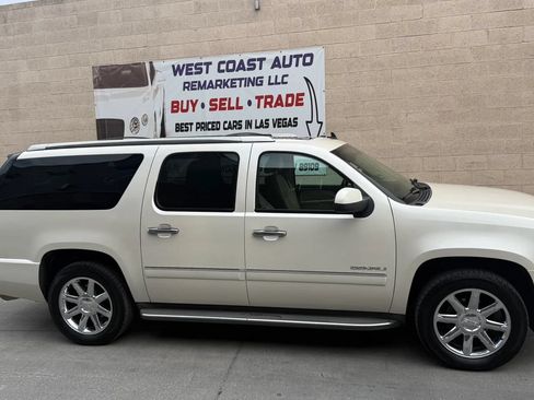 Used 2013 GMC Yukon XL Denali RWD image 3