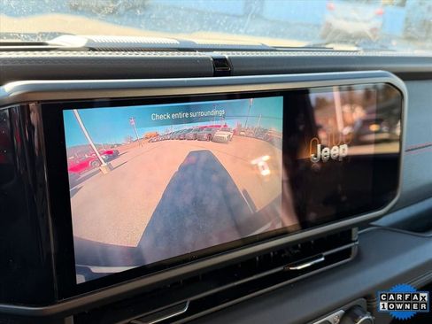 Used 2024 Jeep Wrangler Unlimited Rubicon image 23