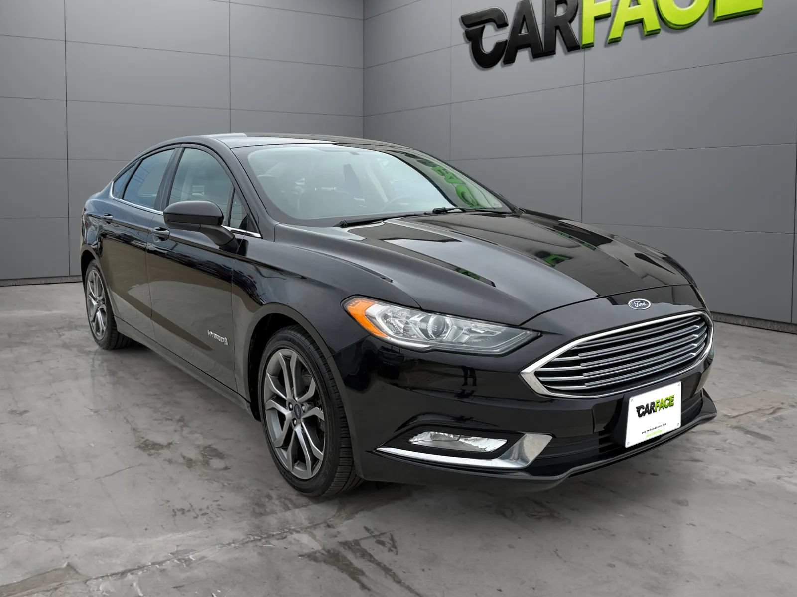 Used 2017 Ford Fusion SE w/ Equipment Group 601A FWD image 4