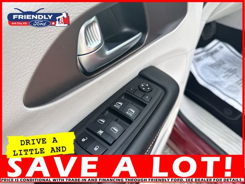 Used 2023 Chrysler Voyager LX image 12