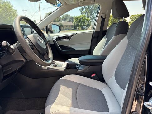 Used 2021 Toyota RAV4 XLE w/ Convenience Package AWD/4WD image 7