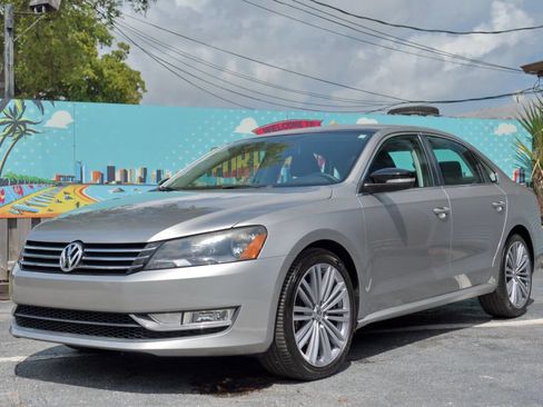 Used 2014 Volkswagen Passat 1.8T Sport image 1