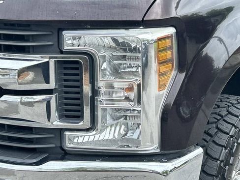 Used 2018 Ford F250 XLT w/ XLT Premium Package AWD/4WD image 9