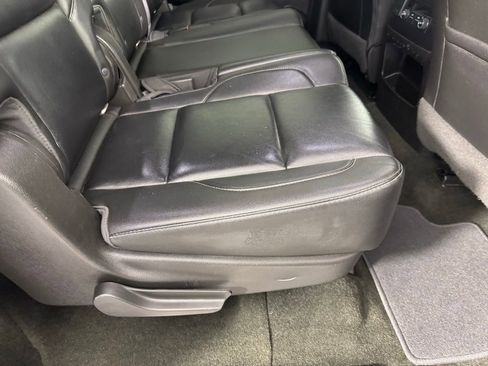 Used 2017 Chevrolet Suburban LT image 28