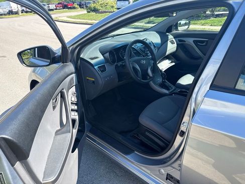 Used 2015 Hyundai Elantra SE FWD image 5