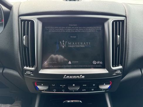 Used 2018 Maserati Levante image 12