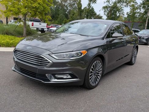 Used 2017 Ford Fusion SE w/ Fusion SE Technology Package FWD image 9