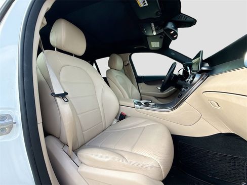 Used 2018 Mercedes-Benz GLC 300 4MATIC w/ Multimedia Package image 30