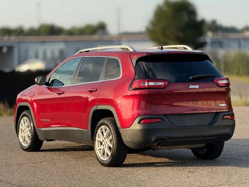 Used 2017 Jeep Cherokee Latitude w/ Comfort & Sound Group FWD image 10